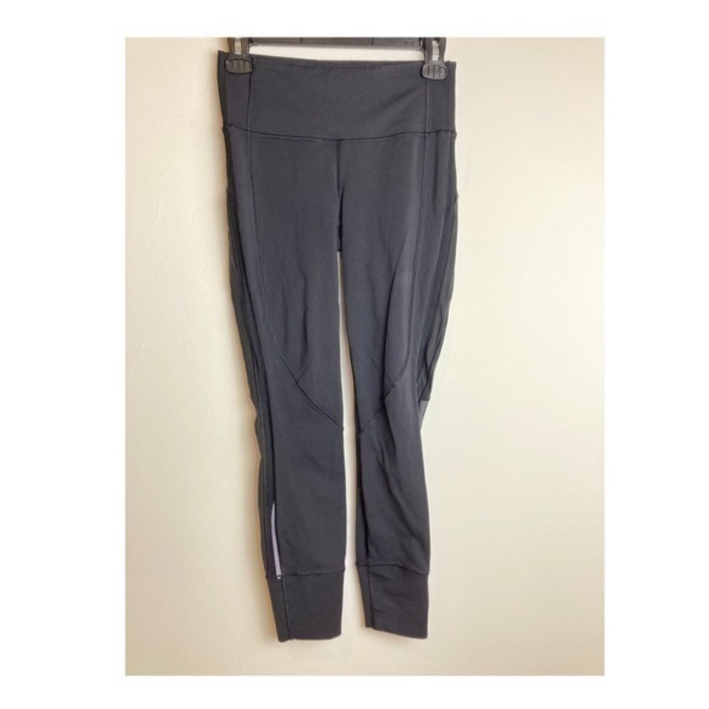 Lululemon mesh back pace rival crop size 4